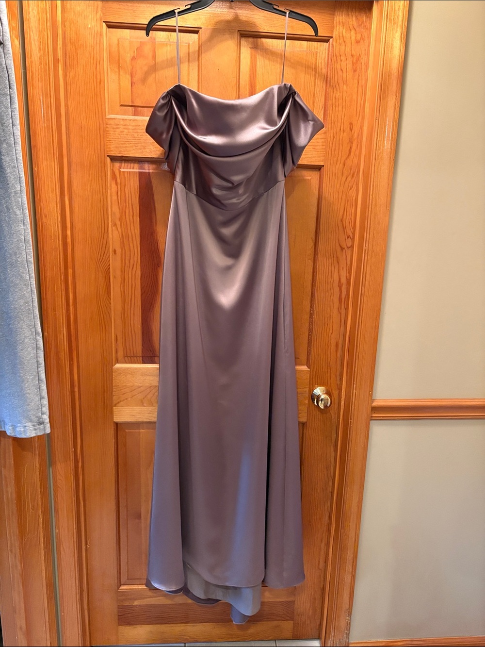 Amsale Satin Strapless shoulder sleeves Gown in Taupe